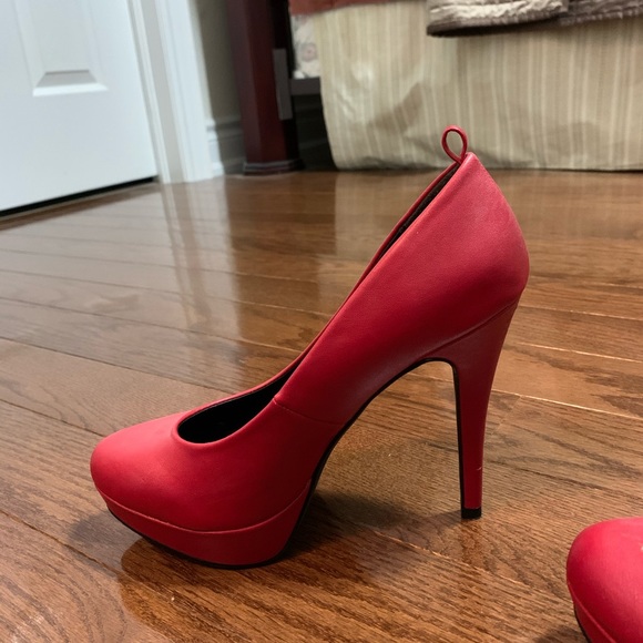 Red Heel - Picture 5 of 5